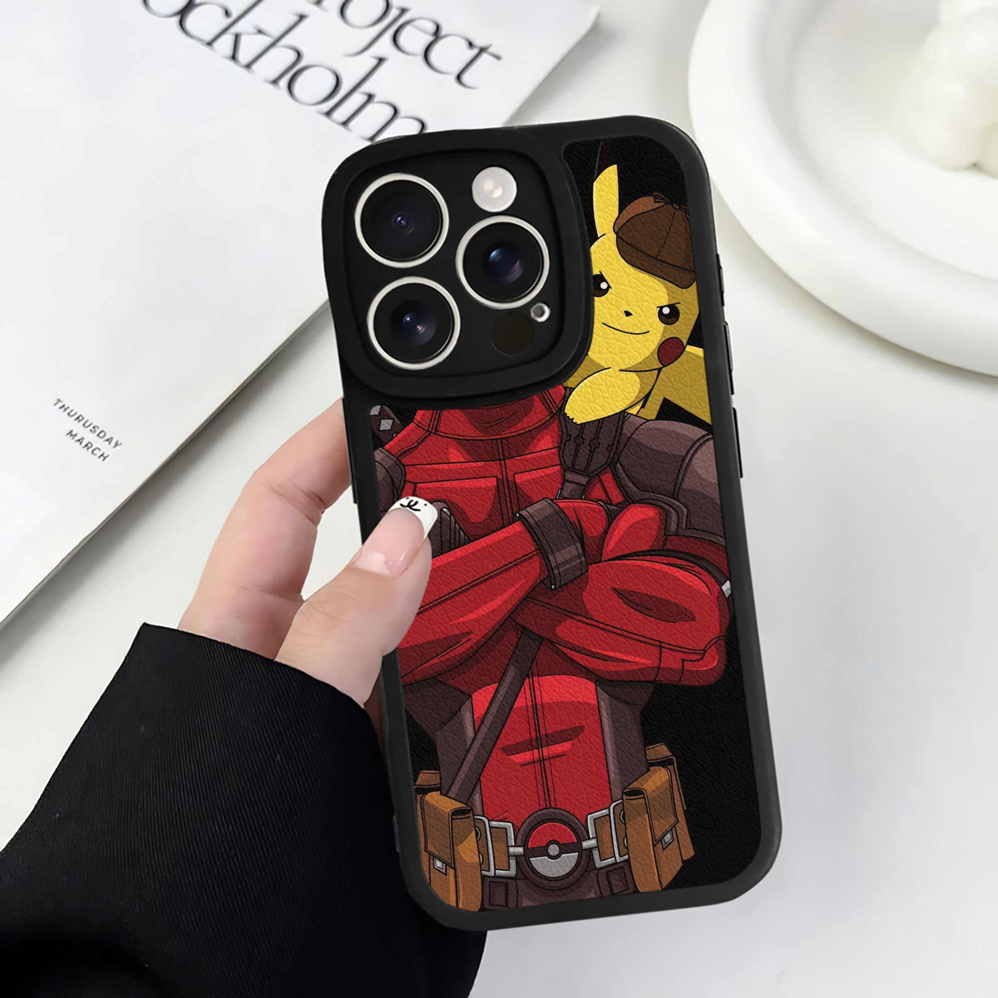 （画像用） Deadpool デッドプール 【iPhone 16シリーズ対応】シリコンスマホケース（レザー調） 材質：シリコン